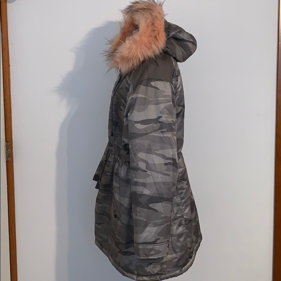 💕SOLD💕 Camo Coat with Pink Fur - Picture 6 of 7